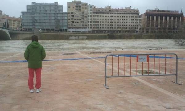 Fotogalería: El Ebro crece a su paso por Zaragoza