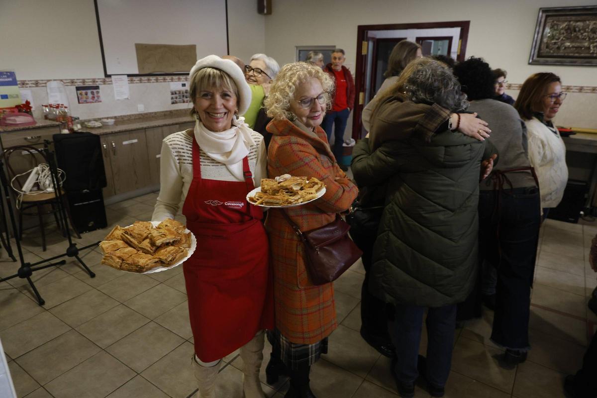 El acto de despedida del Albergue Covadonga de Gijón a las Hermanas Terciarias Capuchinas, en imágenes