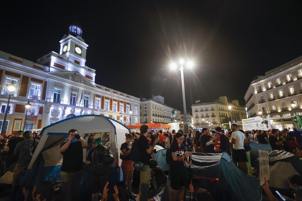 Acampada en la Puerta del Sol para reclamar la aprobación del 'decreto Maricarmen'. Acampada en la Puerta del Sol para reclamar la aprobación del 'decreto Maricarmen'.