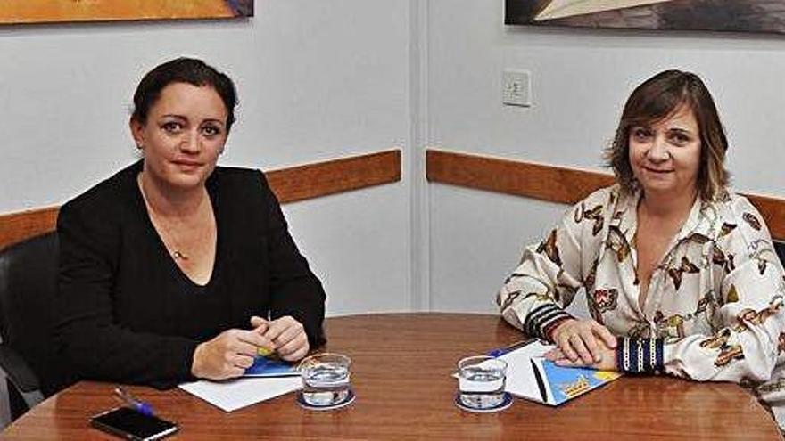 La presidenta y Patricia Abascal (derecha), en la sede del Consell.