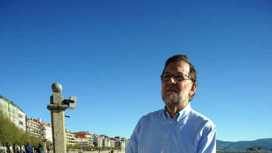 Mariano Rajoy disfruta del domingo en Silgar. // Iñaki Abella