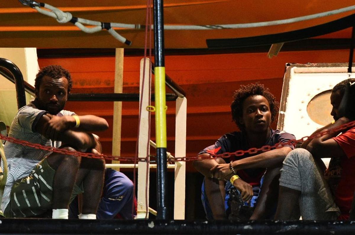 L'Open Arms desembarca a Lampedusa els darrers 83 migrants a bord L'Open Arms desembarca a Lampedusa els darrers 83 migrants a bord