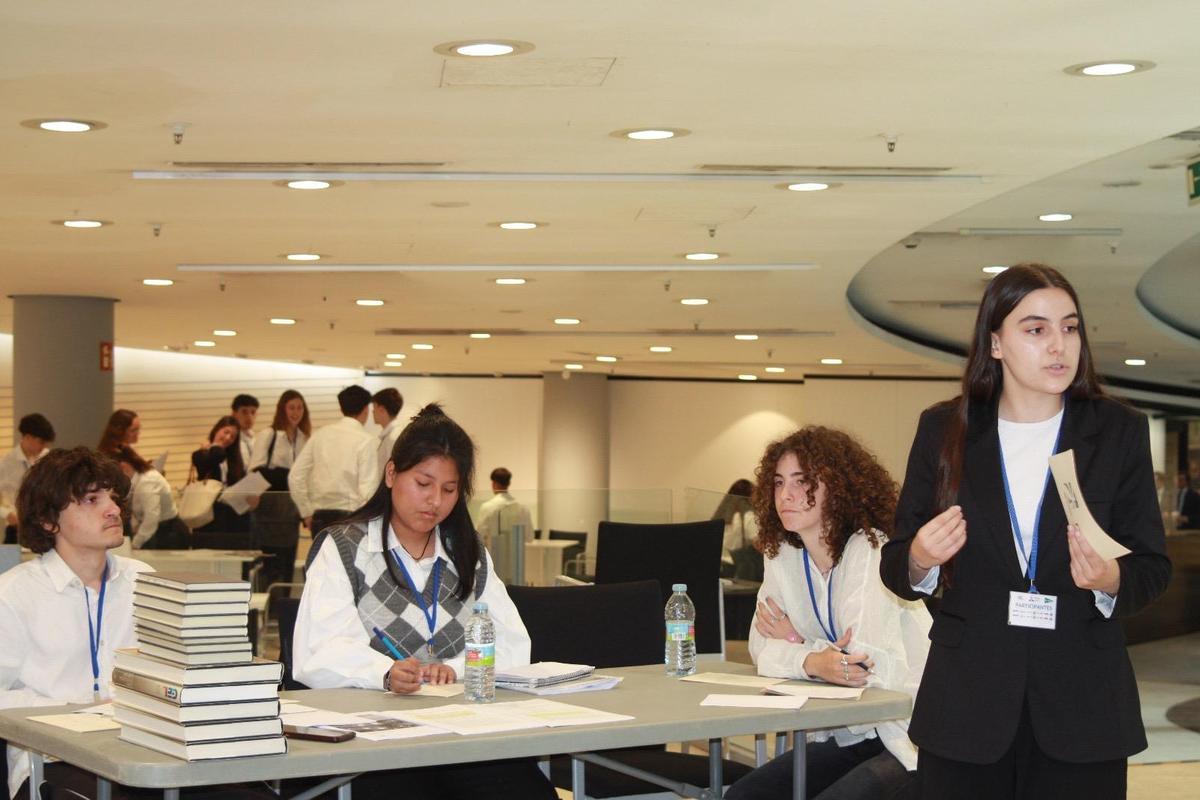 La jornada de debate se ha desarrollado en la Zona Cultural de El Corte Inglés en Elche