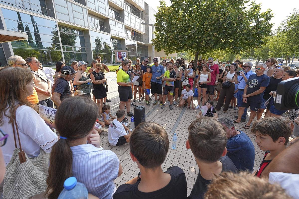 Les imatges de la concentració de rebuig a la condemna pel conductor que va matar una ciclista als Àngels