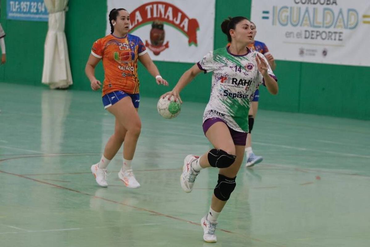 Lucía Vacas se dispone a realizar un lanzamiento.