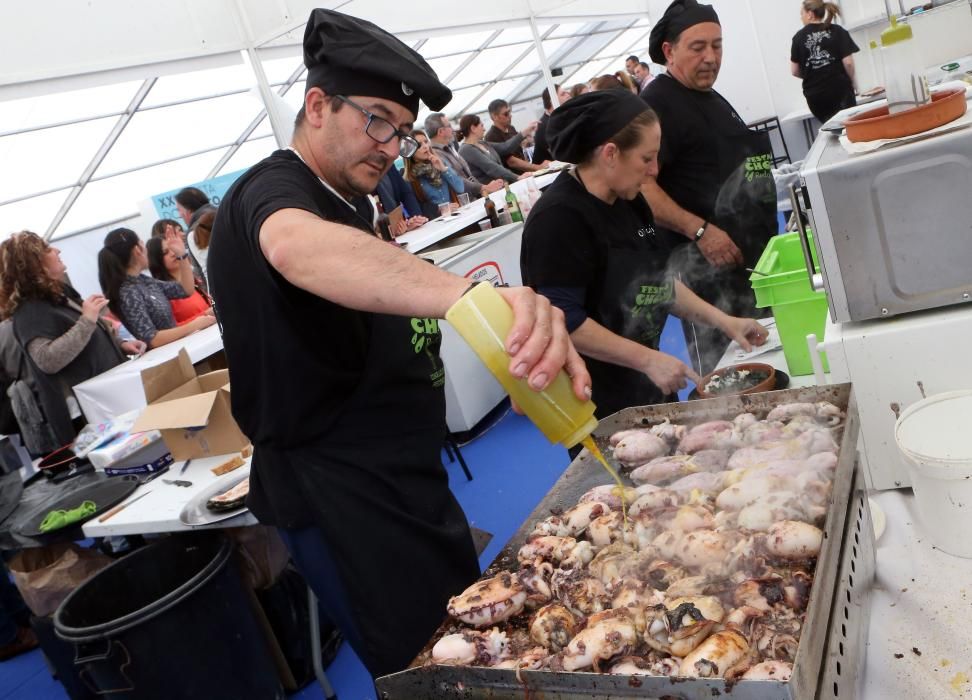 La cita gastronómica por excelencia de Redondela supera los 9.000 kilos de cefalópodo vendidos y rompe la barrera de las 30.000 personas bajo la carpa