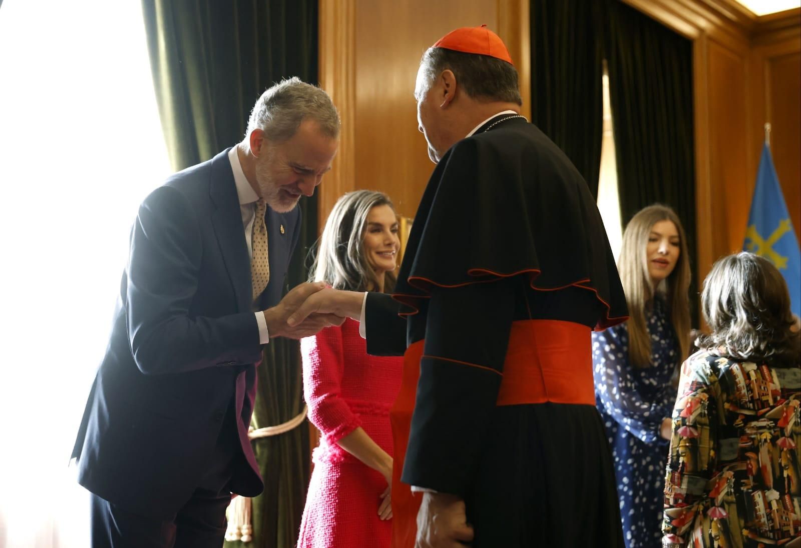 EN IMÁGENES: La Familia Real recibe a los Medallas de Asturias, Hijo Predilecto e Hijos Adoptivos 2024