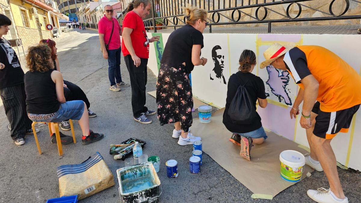 Rutas teatralizadas y murales en homenaje a Miguel Hernández en la pasada edición