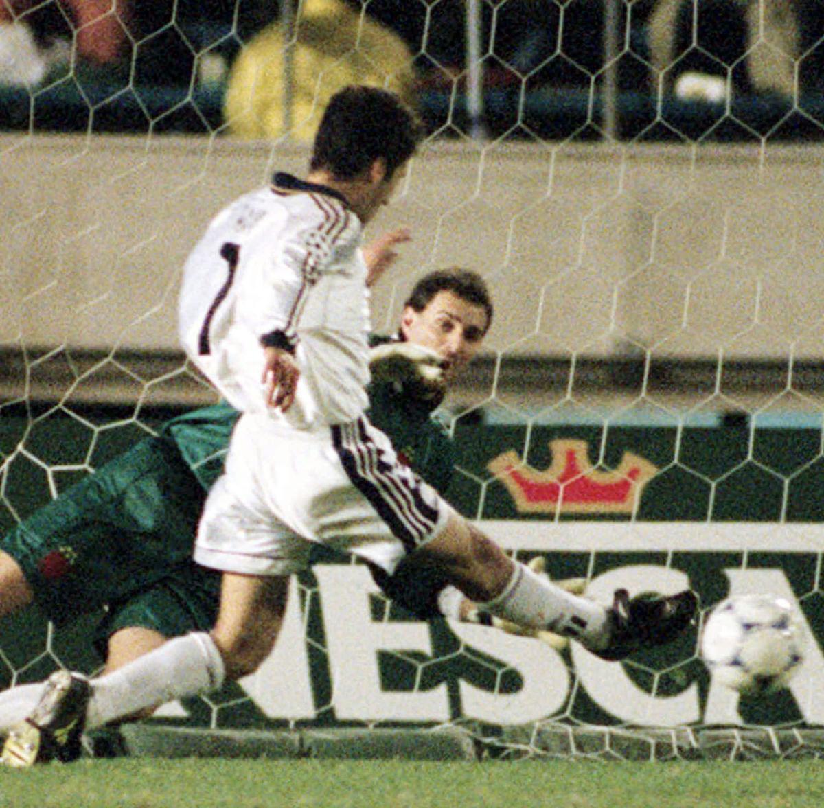 AP --01/12/98-TOKYO- Raul Gonzalez , foreground, scores eight minutes remaining and gave Real Madrid a 2-1 victory over Brazil's Vasco Da Gama on Tuesday, Dec.1, 1998 at Tokyo's National Stadium for its first Toyota Cup title since 1960. Vasco Da Gama goal keeper Carlos Germano looks on. (APphoto/Kyodo)