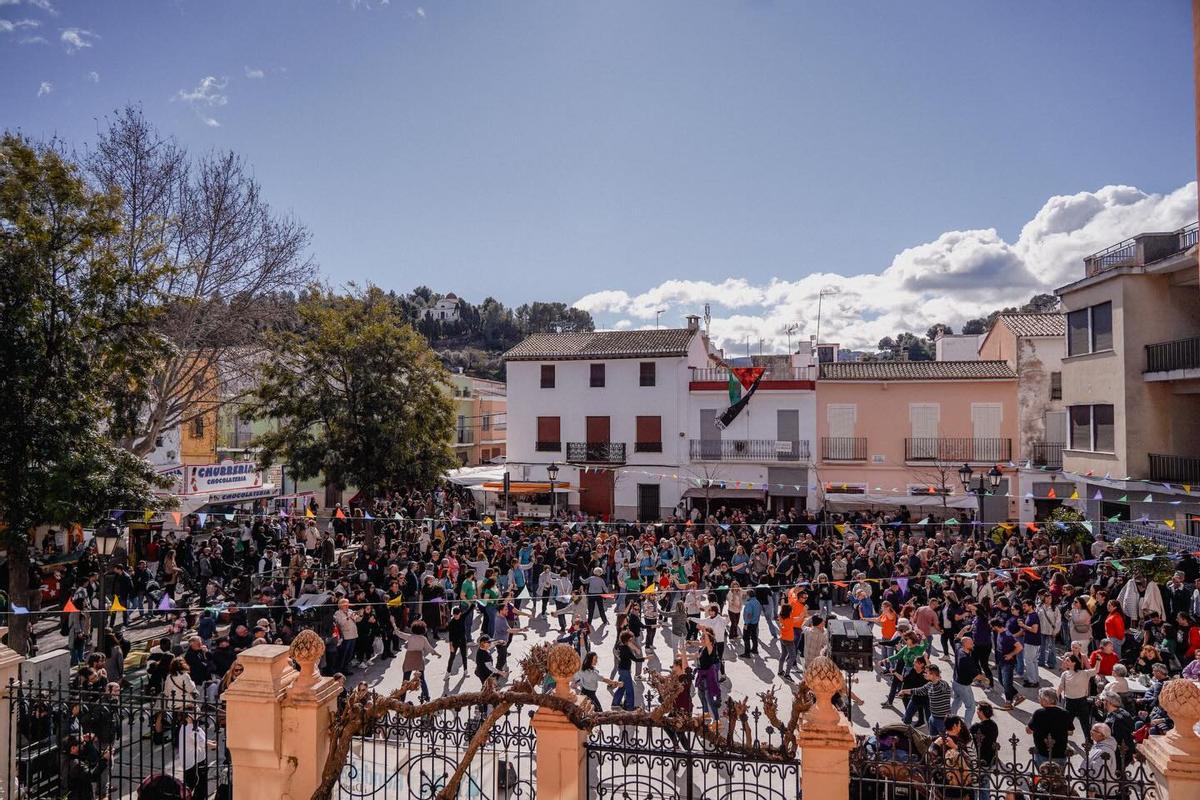 El Porrat de Sant Blai de Potries sempre és un èxit; El poble, de gom a gom