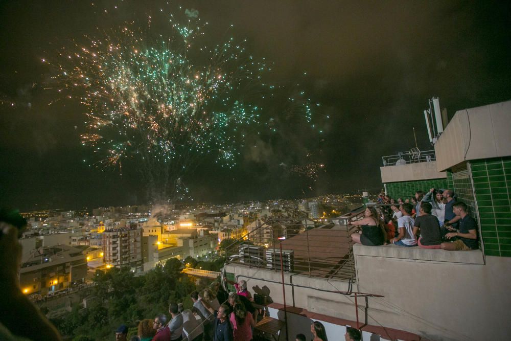 La Palmera de la Virgen ha hecho que la noche se convierta en día, en el cierre de la Nit de l''Albà