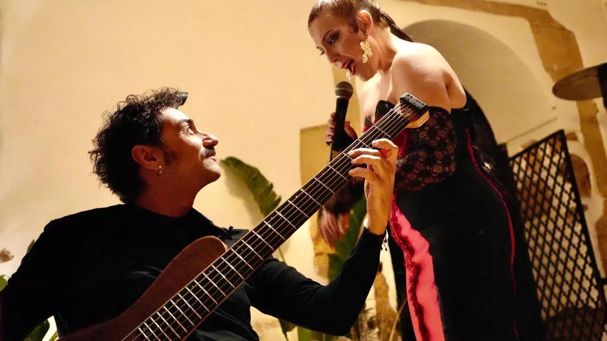 La Trini y Sergio Di Finizio en el preestreno de 'Bajo el hilo rojo'.