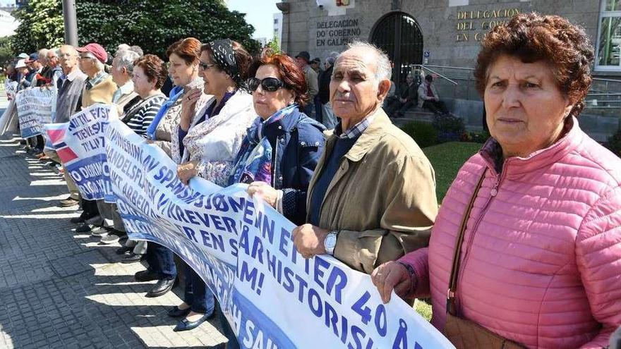 Los exmarinos gallegos reclaman sus pensiones