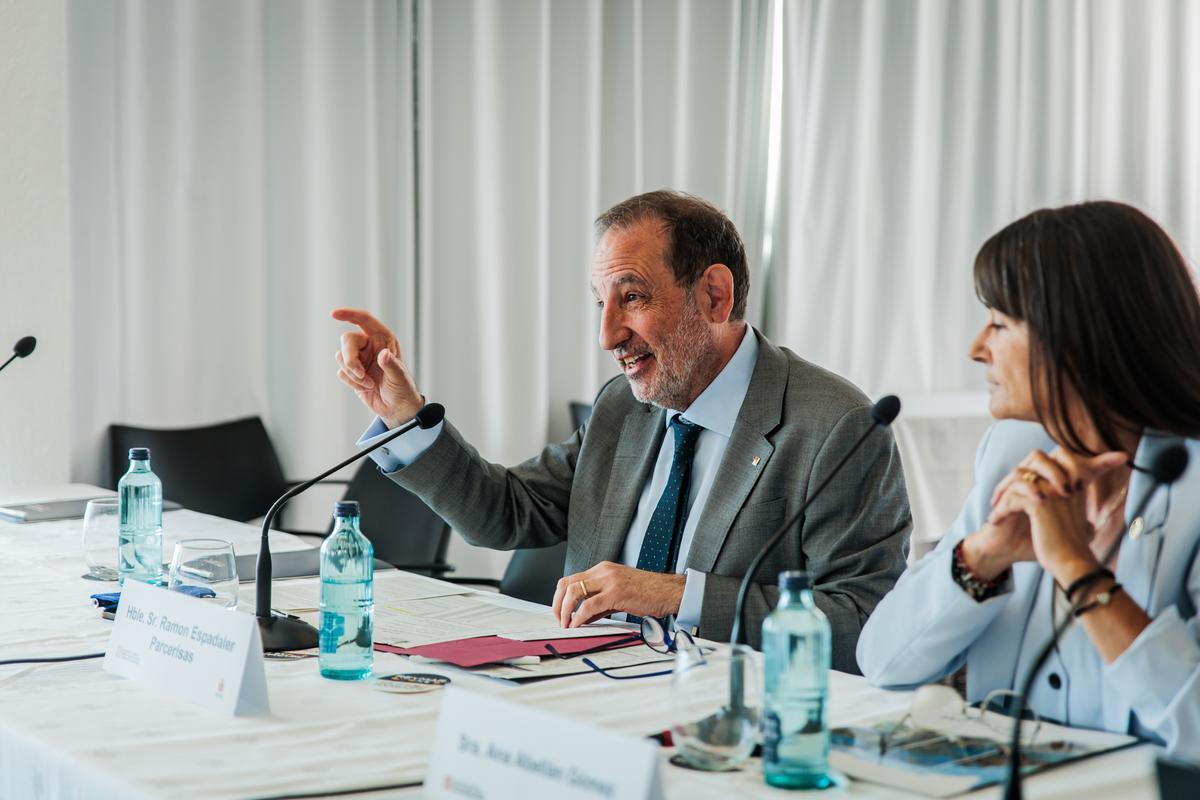 El conseller Ramon Espadaler adreçant-se als nous jutges i jugesses des de Tossa.