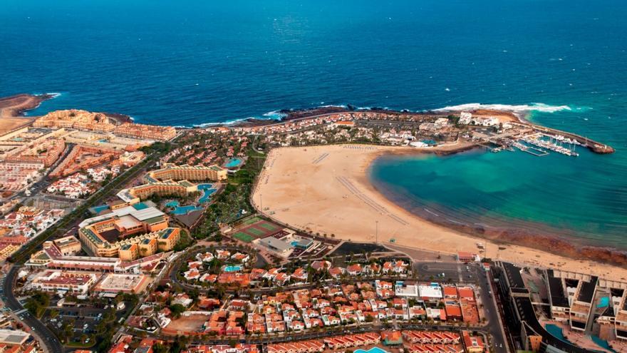 Imagen aérea de Caleta de Fuste, en el municipio de Antigua.