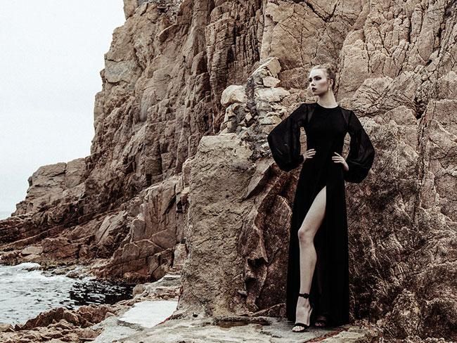Vestido negro de la colección otoño-invierno 2017 de Ze García