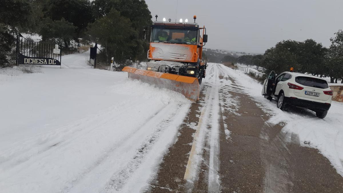 Intervención en la carretera que une Mámoles con Fariza.