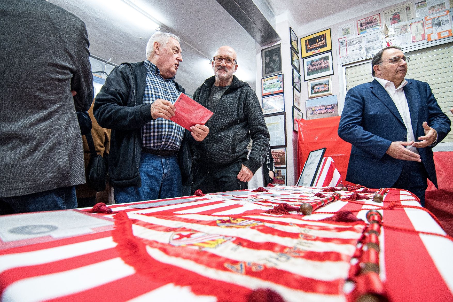 Presentació de les camisetes i banderes històriques del CE Manresa