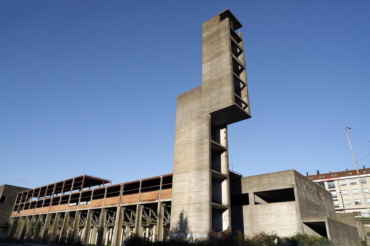 A abandonada estrutura de Salgueiriños, que no seu día ía ser para os bombeiros, será o edificio da Factoría Moza