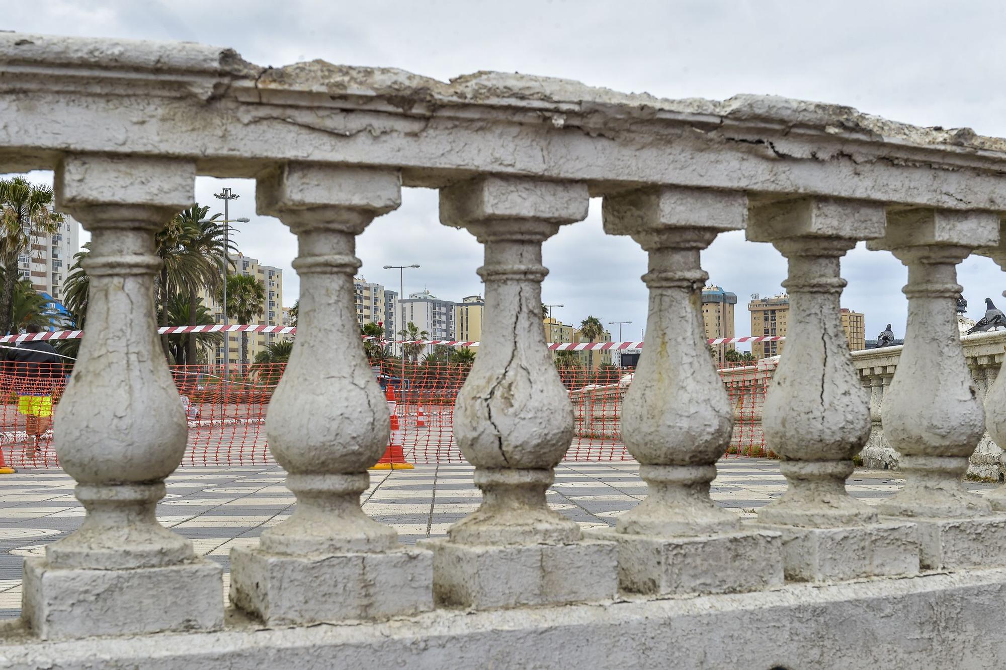 Zona vallada en el paseo de la avenida marítima frente Hospital Insular