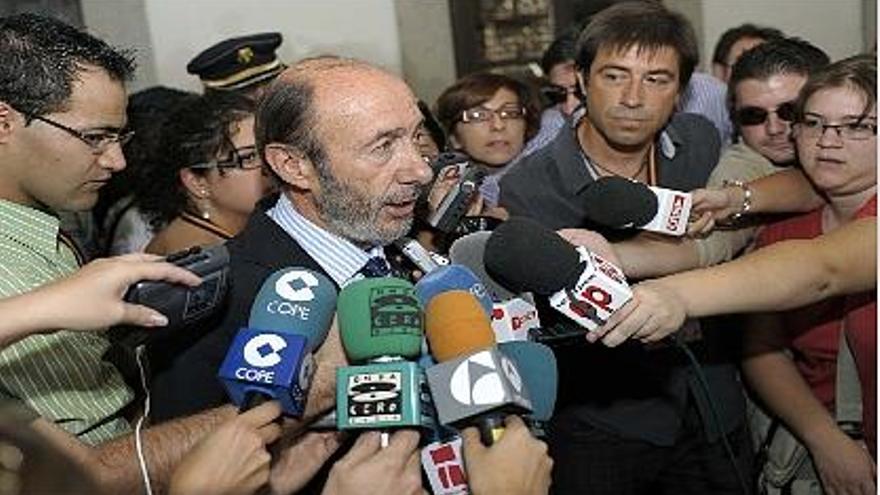 El ministro del Interior, Alfredo Pérez Rubalcaba, ayer en un acto de la Policía.