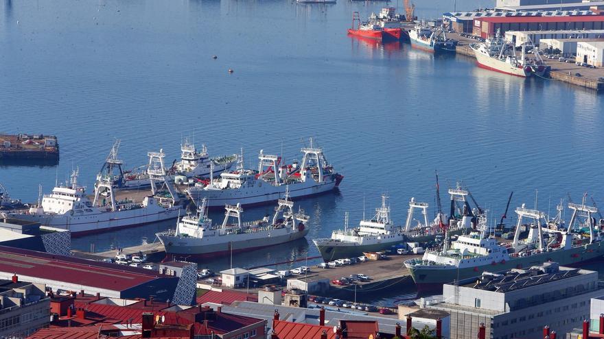 Vista del muelle de Beiramar, con pesqueros amarrados