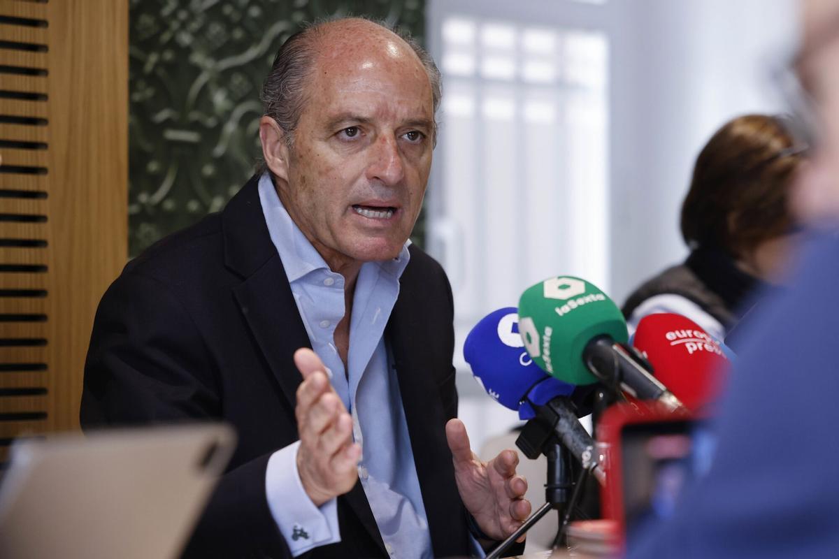 El expresident Francisco Camps, durante la presentación de su primera encuesta, en febrero.