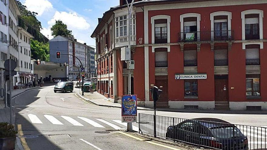 El semáforo foto-rojo en Luarca.