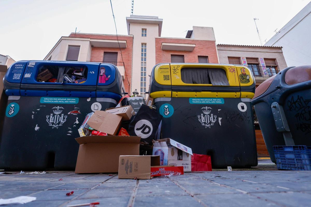 Basura acumulada en Orriols