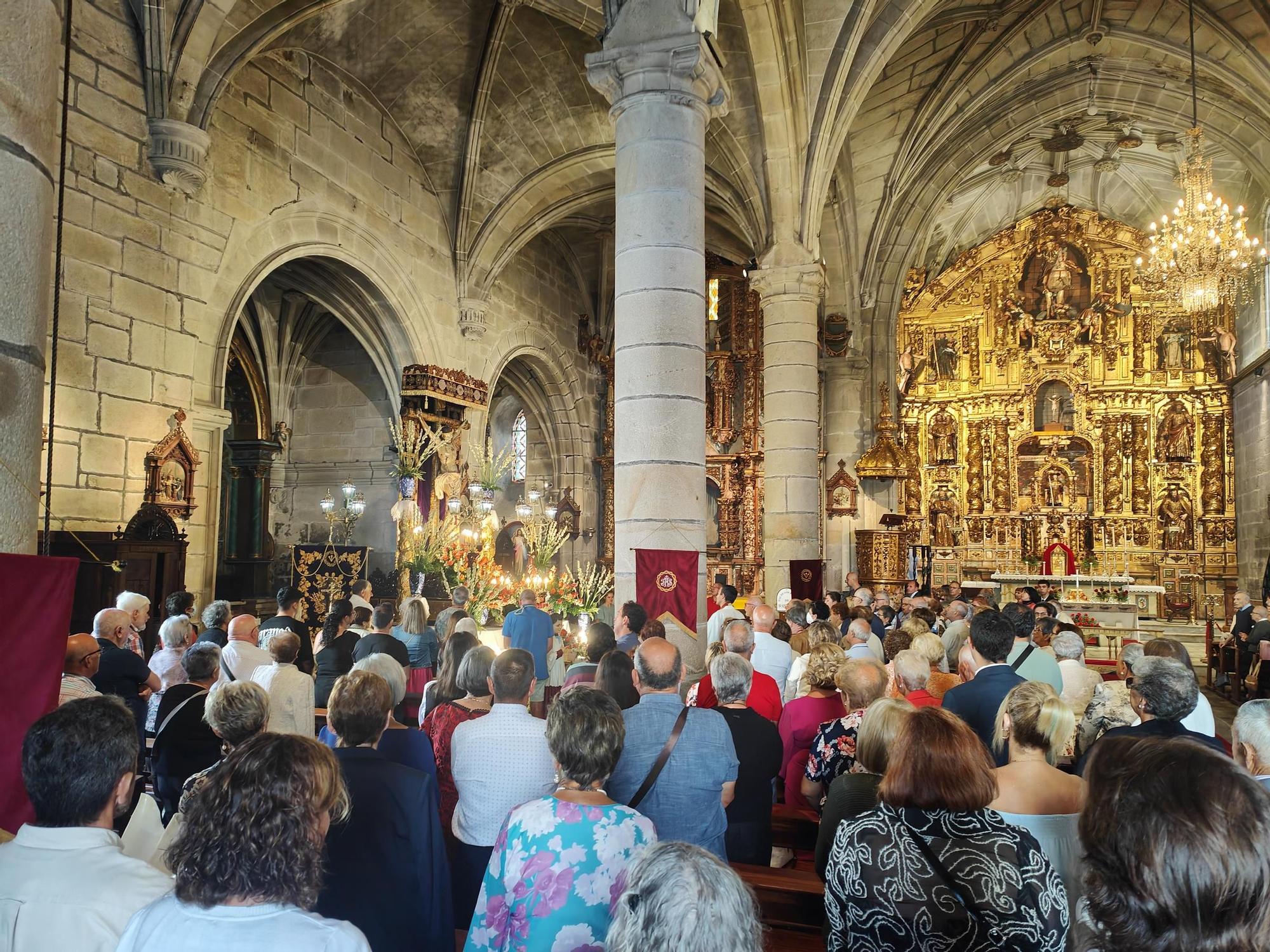 Astarot reúne a 4.000 personas en Cangas y Noname Djs abarrotan laa explanada de Ojea