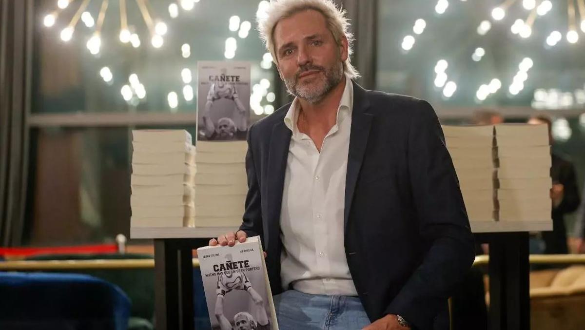 Cañizares presentando su libro