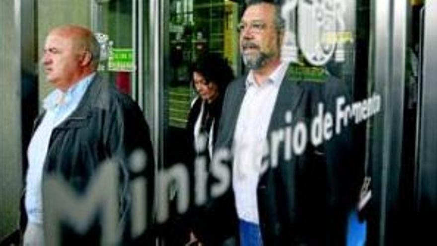 CCOO y UGT exigen servicios mínimos reducidos al máximo