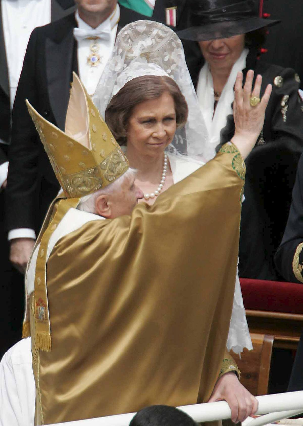 benedicto-primer-acto-oficial--reina-sofia.jpg