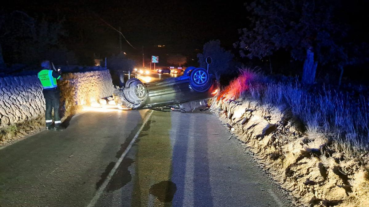 ACCIDENTE DE TRÁFICO EN IBIZA | Choca contra un muro en Ibiza, vuelca y ...