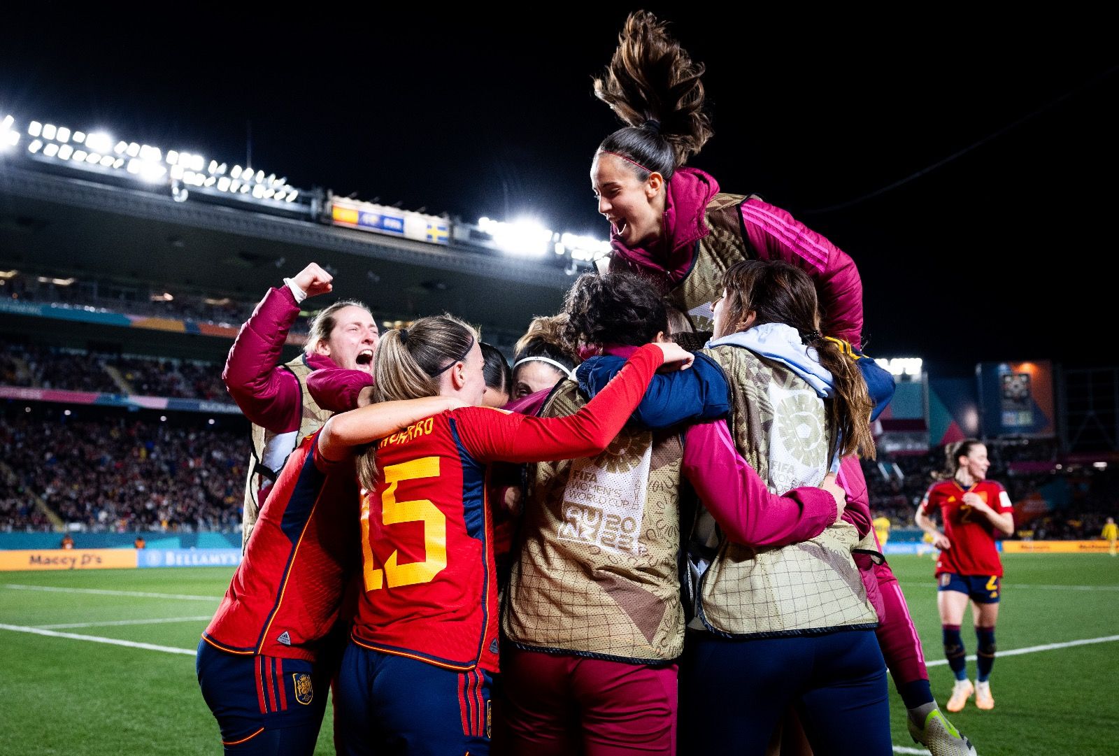 Rocío Gálvez, en lo alto, tras ganar a Suecia en semifinales