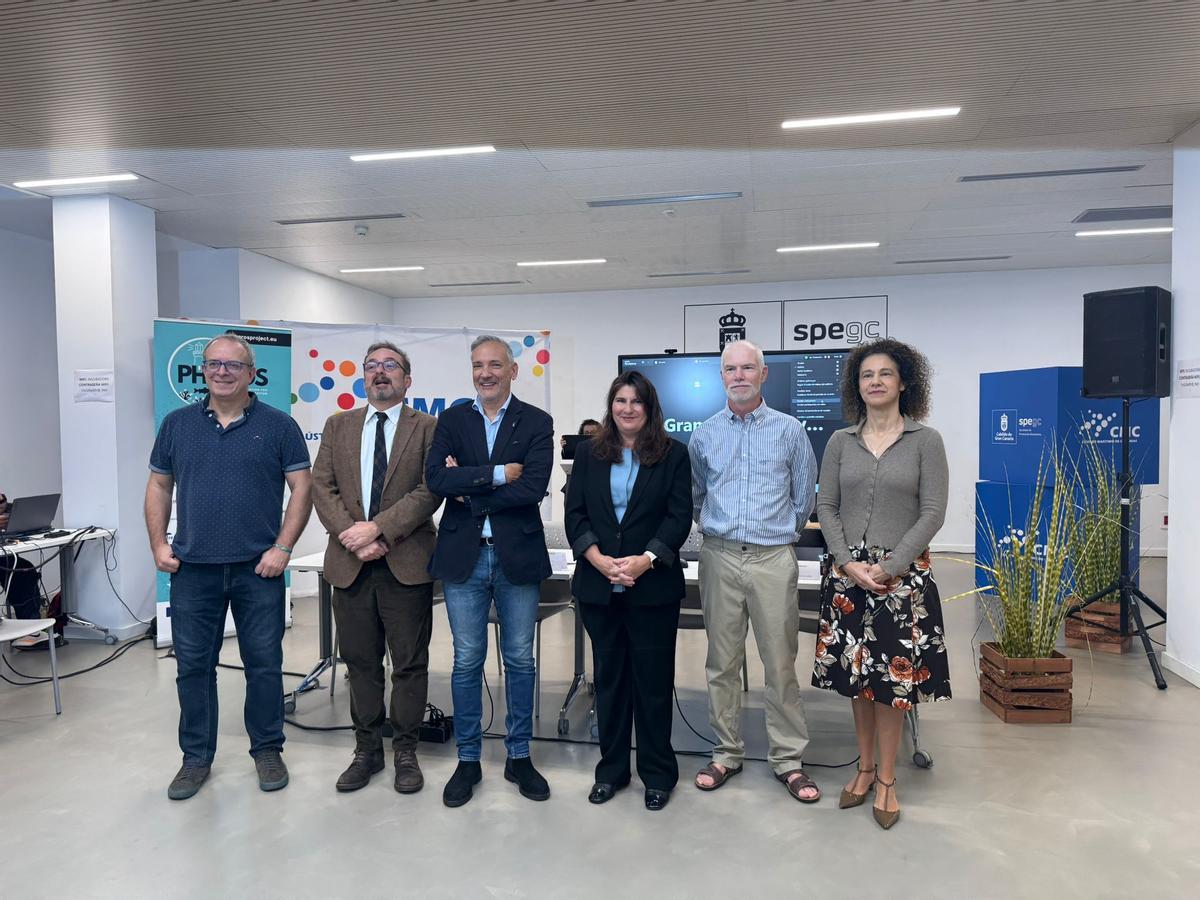 Foto de familia durante la inauguración del encuentro Pharos