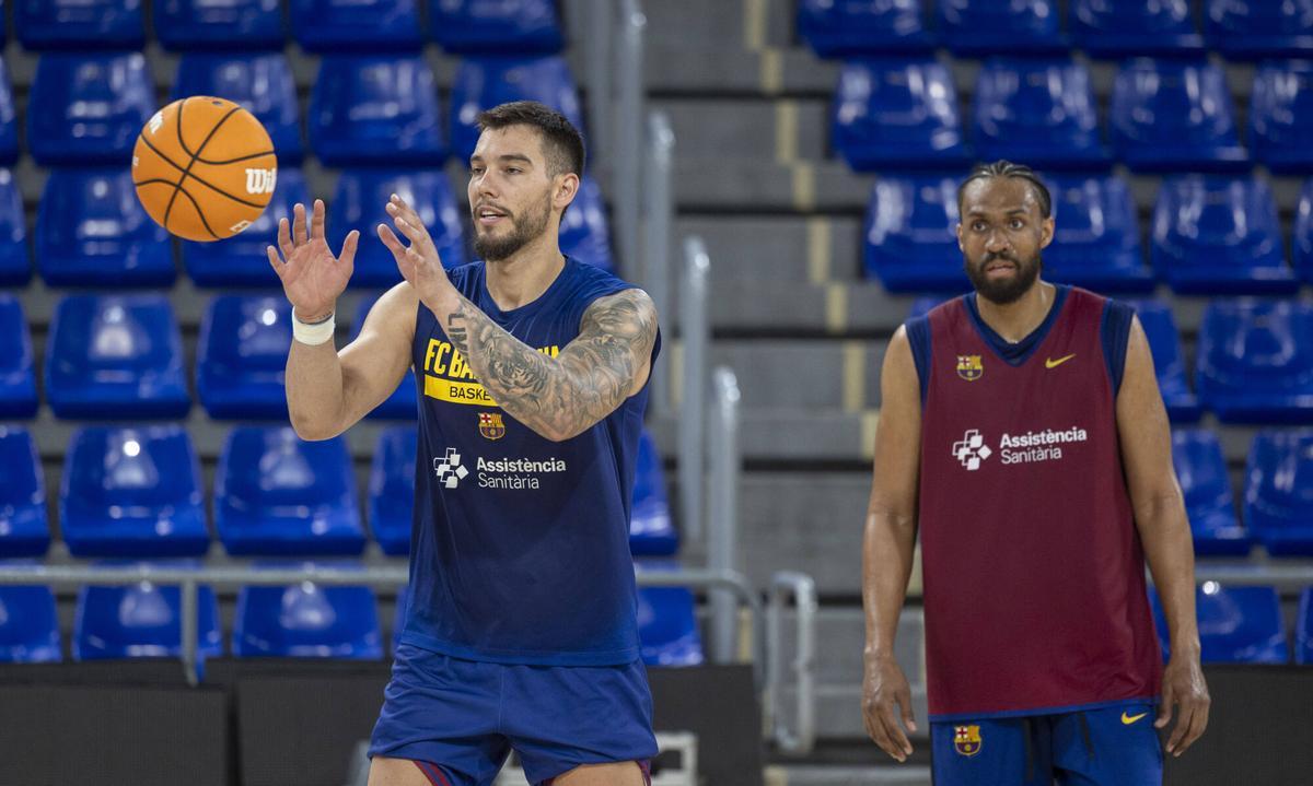 Willy Hernangómez y Jabari Parker, en un entrenamiento en el Palau.