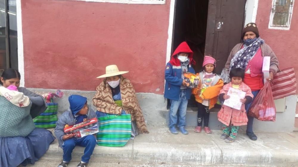 Más de 400 familias desfavorecidas de comunidades periféricas de Bolivia reciben ayuda de Ibiza.