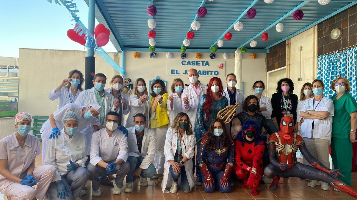 Profesionales y familiares que han participado en la celebración del Día del Niño Hospitalizado.