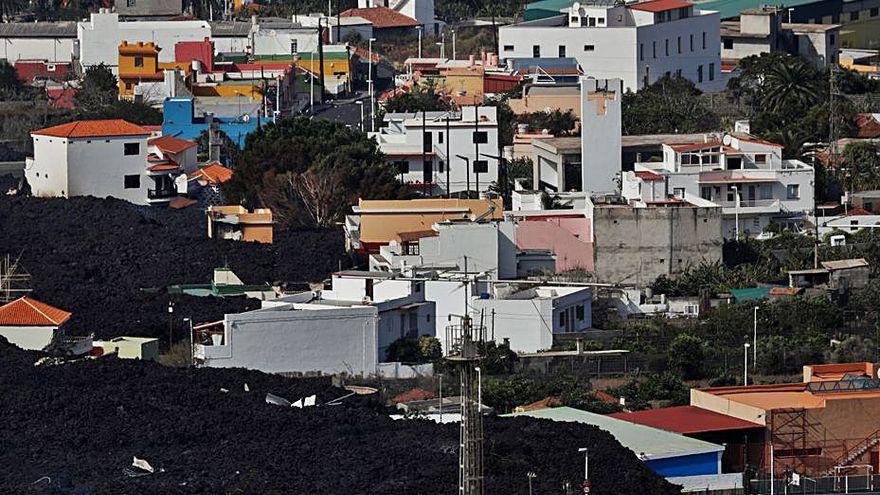 El magma ha entrat al barri de La Laguna