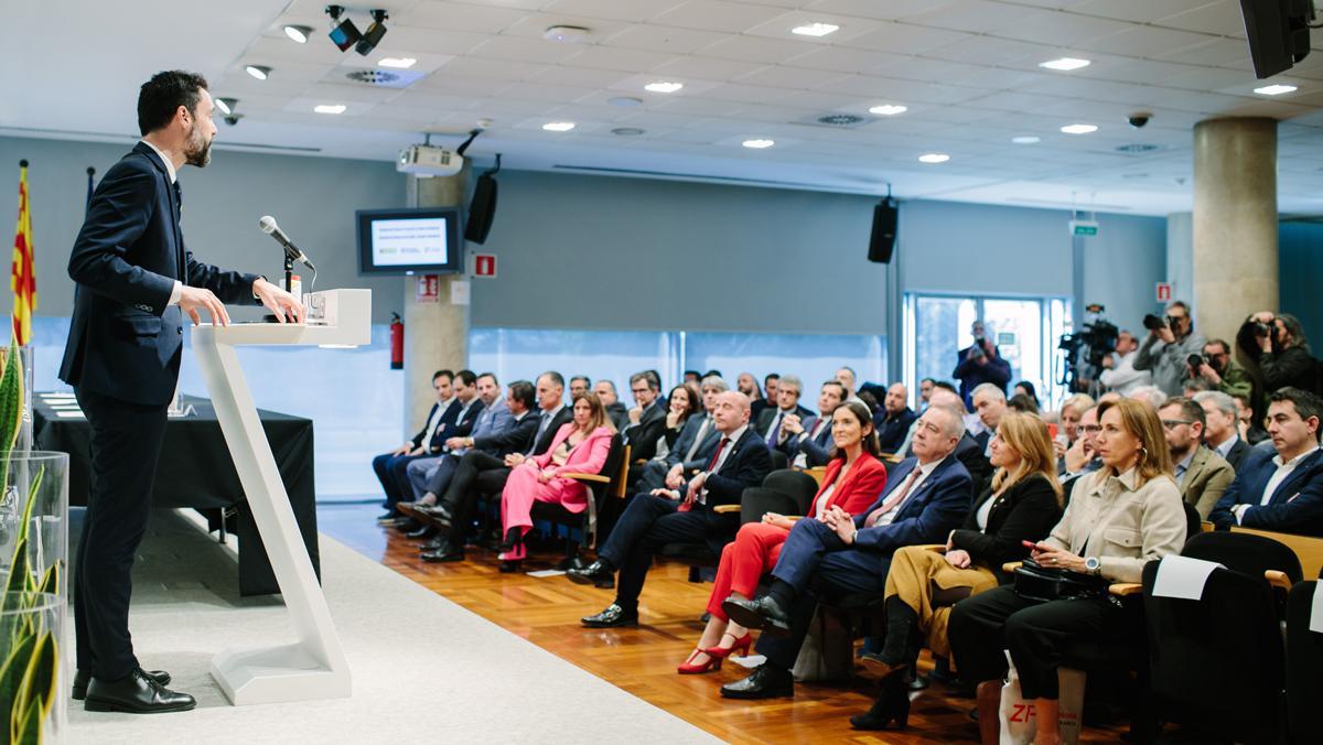 El conseller Torrent, en la seva intervenció durant l'acte de ratificació de l'acord de reindustrialització de Nissan.