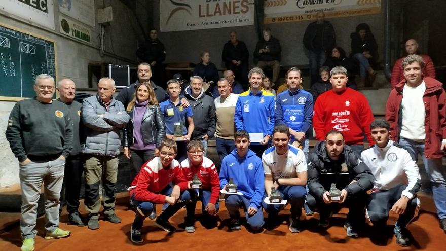 Jairo González, de la Peña Bolística El Arenal, gana el XVI Torneo de cuatreada de Llanes