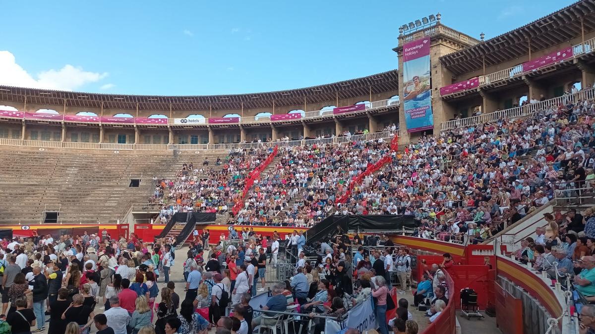 Interior del concierto para el público alemán que se celebra  hoy y mañana en la plaza de toros de Palma.