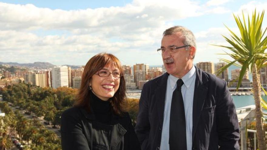 La candidata socialista María Gámez con Carlos Hernández Pezzi.