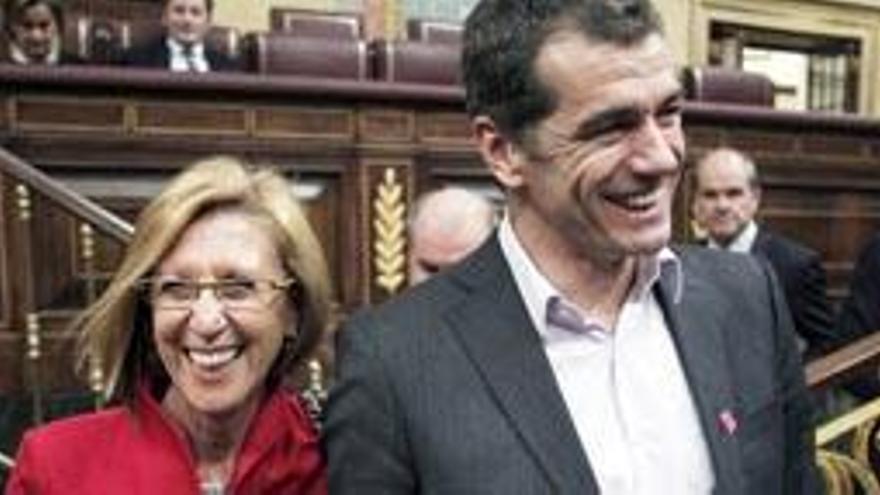 Rosa Díez con Toni Cantó en el Congreso.