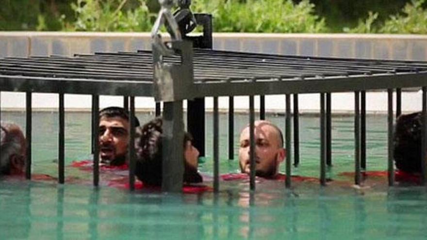 La ejecución por ahogamiento de cinco prisioneros.