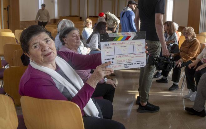 Del acompañamiento al aislamiento: ‘Cuando cerraron la vida’ retrata las consecuencias del cierre de centro de día en Plaza de América