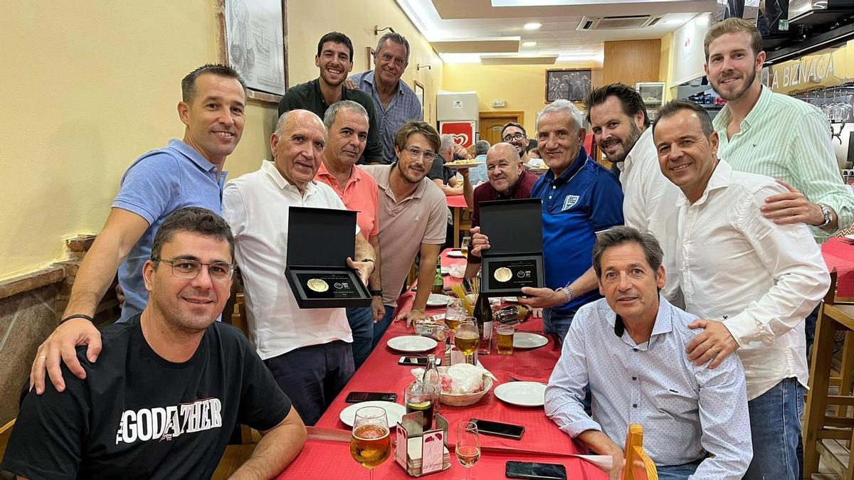 Homenaje del UMA Antequera a Pedro Montiel y a Moli.