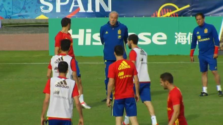 Del Bosque dirige el entrenamiento con los internacionales que derrotaron a la República Checa