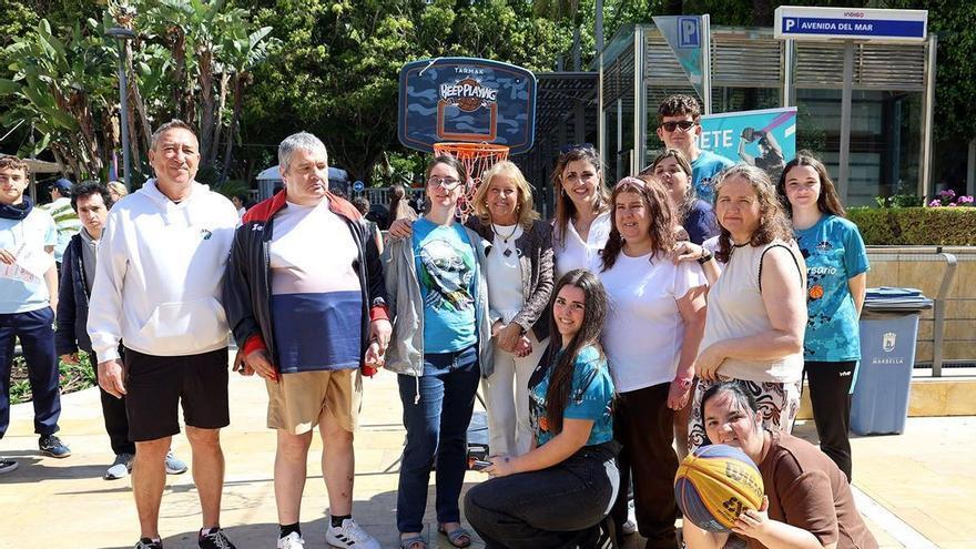 Unos 30 colectivos participan en la Feria Social